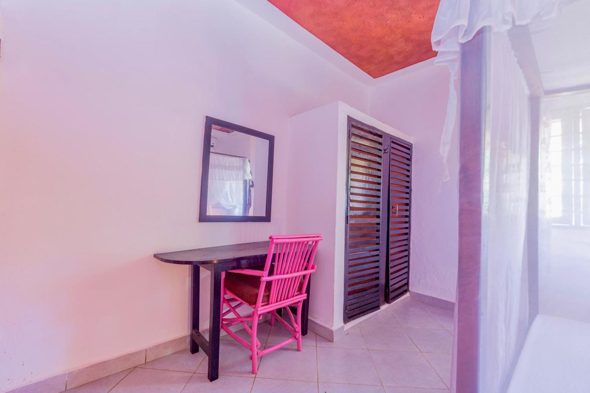 Villas Dora And Holly Praia de Diani Exterior foto