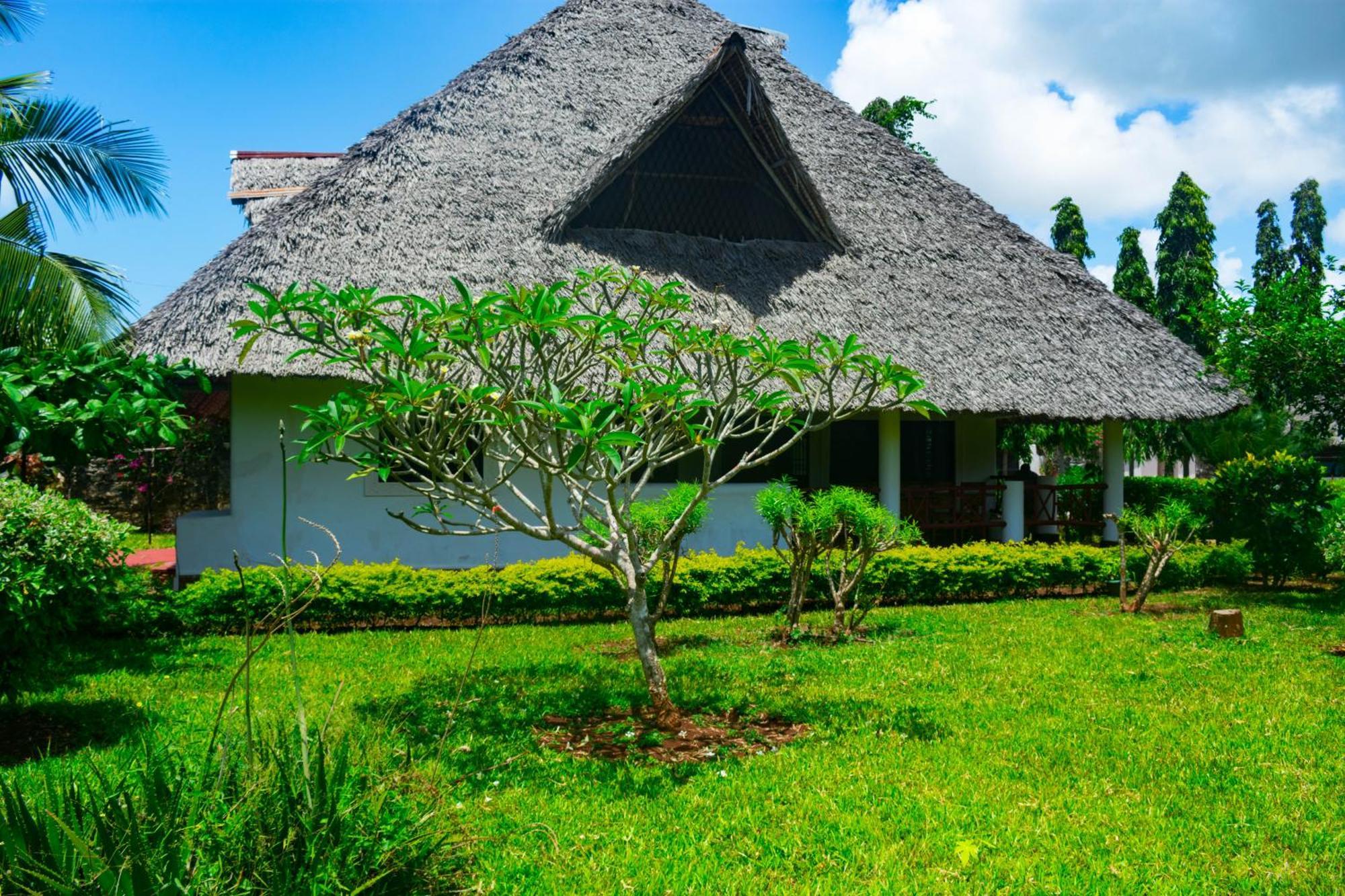 Villas Dora And Holly Praia de Diani Exterior foto