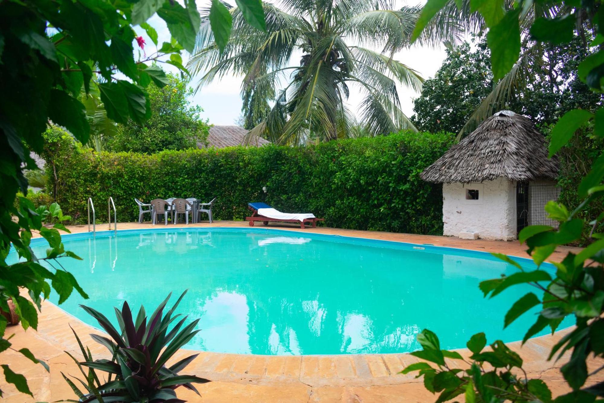 Villas Dora And Holly Praia de Diani Exterior foto